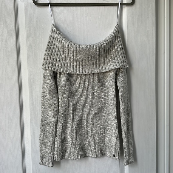 Hollister Knit Off-the- shoulder Sweater (size S) - Picture 3 of 6